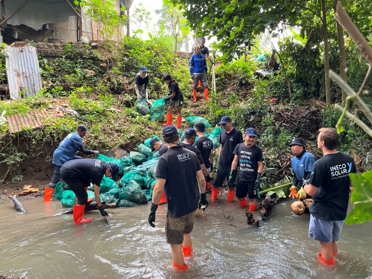 Inecosolar-participates-in-conservation-efforts-to-protect-waters-and-reefs-in-Bali-2
